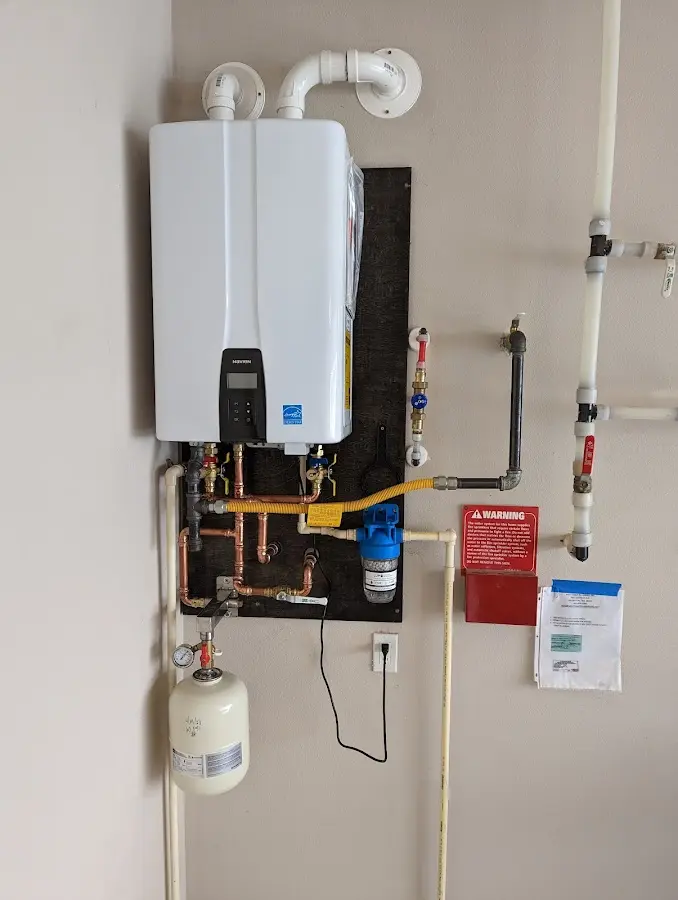 Professional plumber installing copper piping in a Santa Teresa home